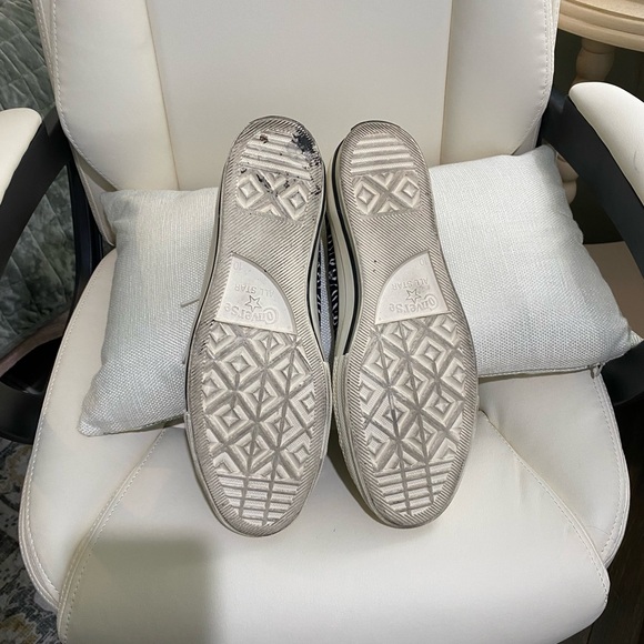 Converse chucks low space animal sneakers. Men’s 10, women’s 12. - Picture 4 of 6